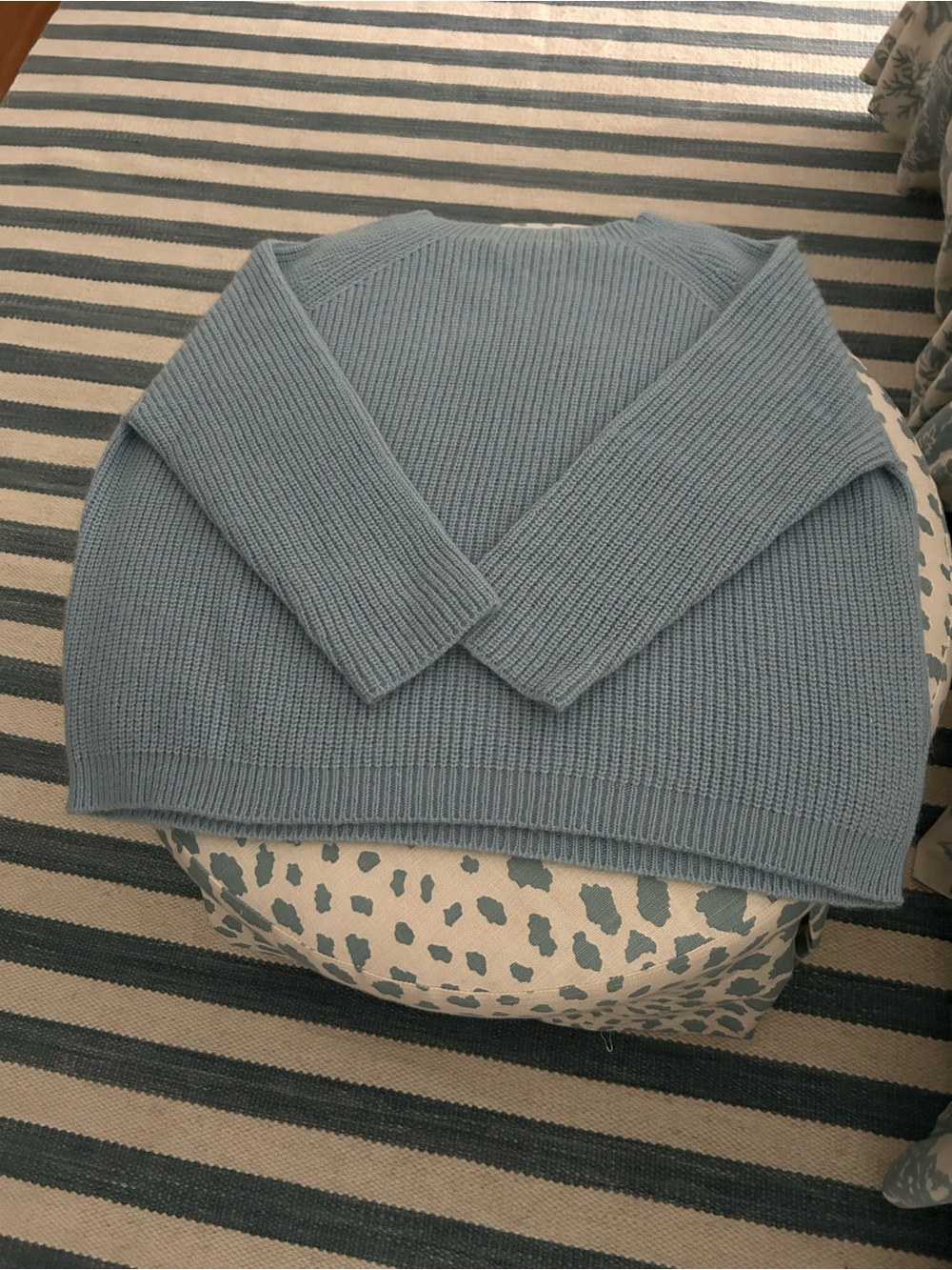Weekend Max Mara  Cashmere Blue Sweater. Size M